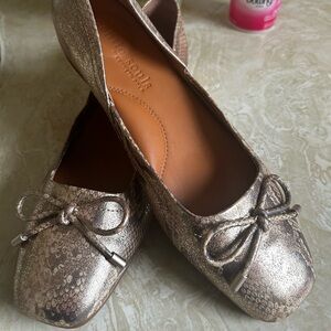 Gentle Souls Elegant Snakeskin Patterned Women's Flats by Kenneth Cole.